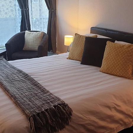 Lockinbar Holiday Apartments Тенби Экстерьер фото