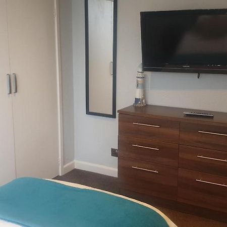 Lockinbar Holiday Apartments Тенби Экстерьер фото