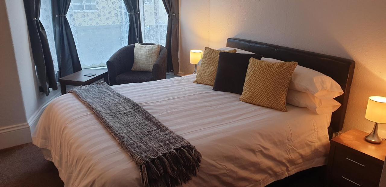 Lockinbar Holiday Apartments Тенби Экстерьер фото