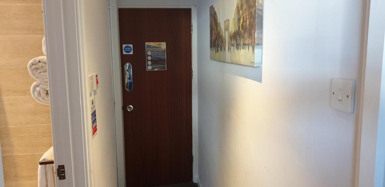 Lockinbar Holiday Apartments Тенби Экстерьер фото