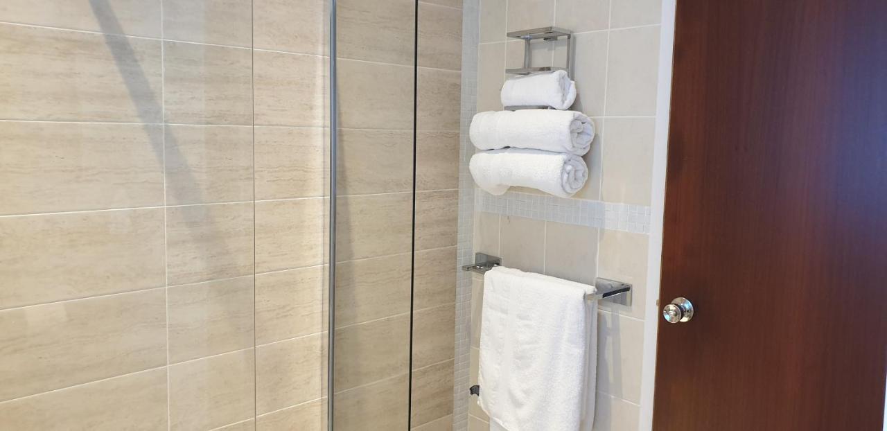 Lockinbar Holiday Apartments Тенби Экстерьер фото