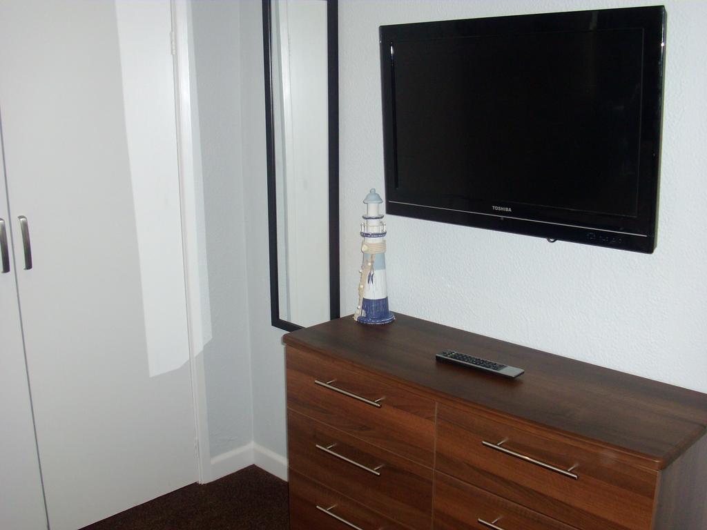 Lockinbar Holiday Apartments Тенби Экстерьер фото