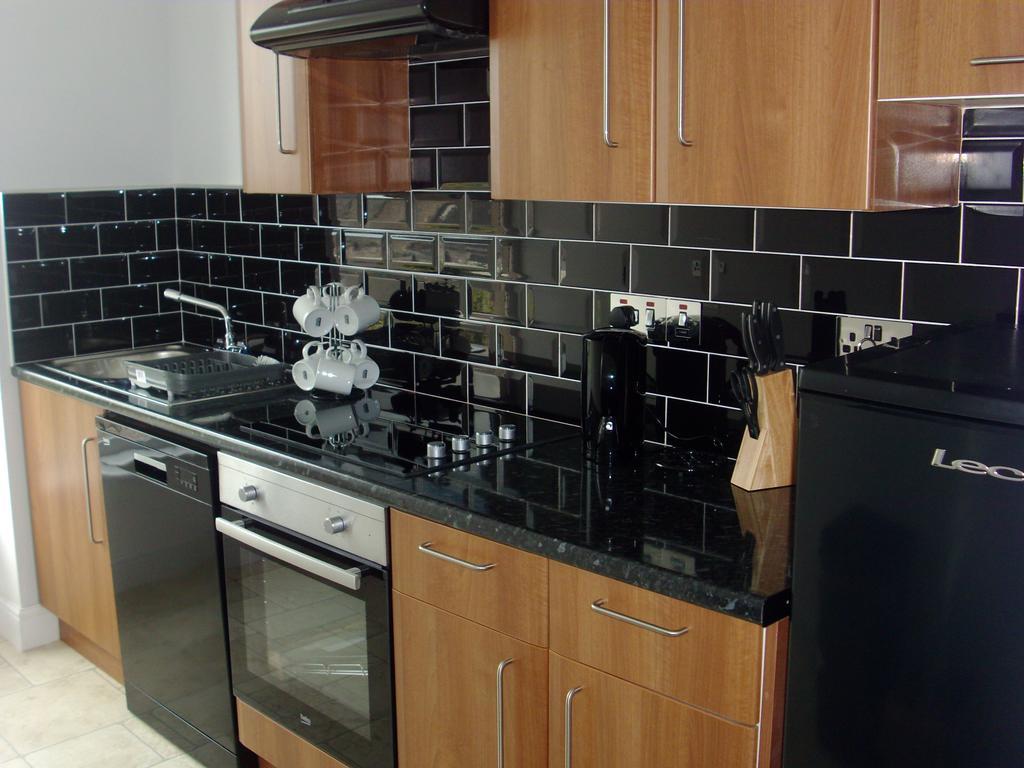 Lockinbar Holiday Apartments Тенби Экстерьер фото