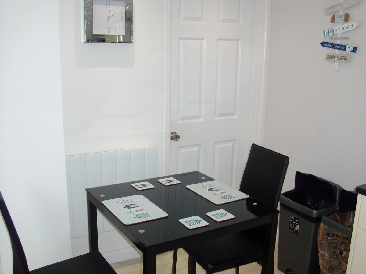 Lockinbar Holiday Apartments Тенби Экстерьер фото