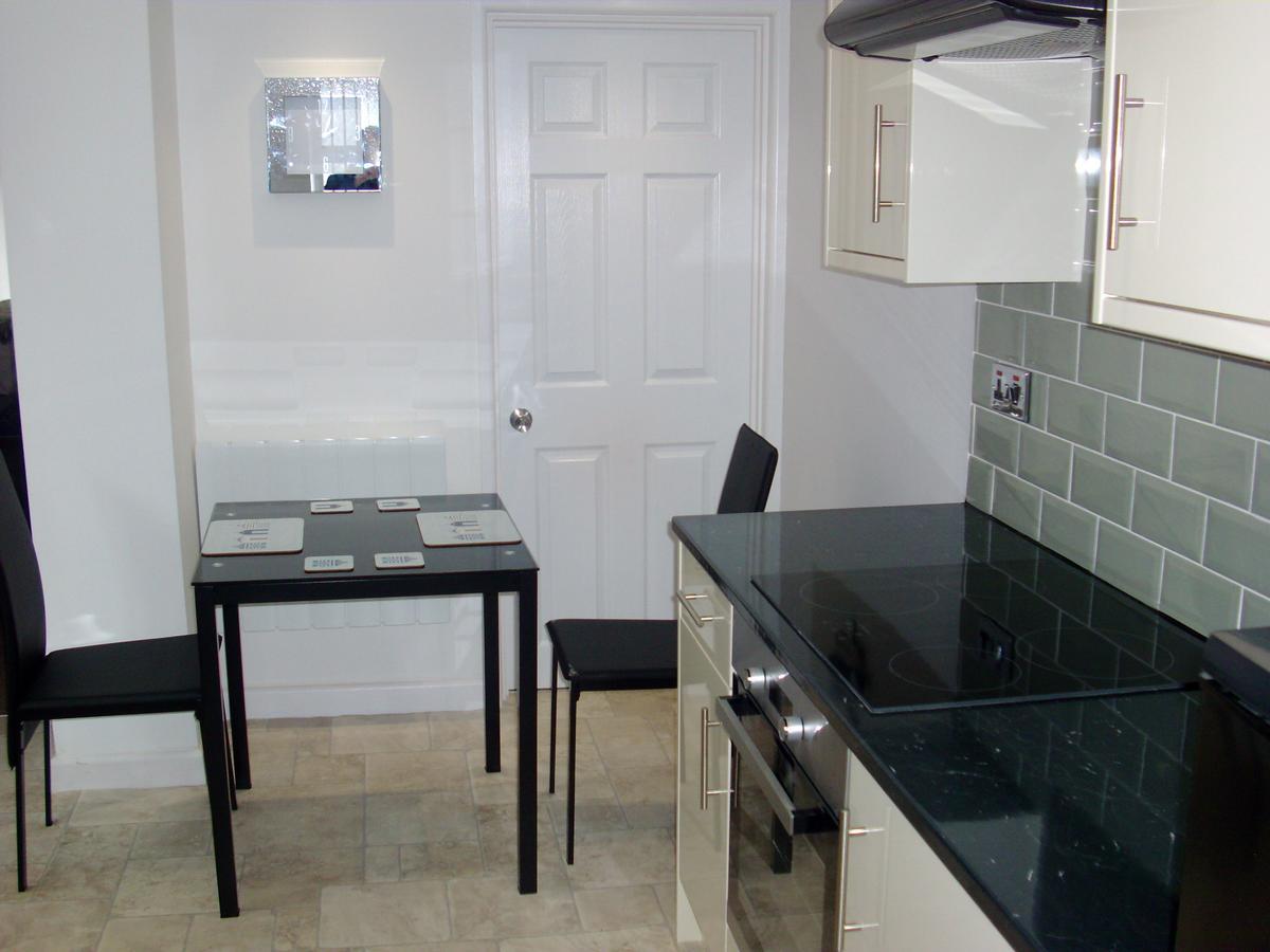 Lockinbar Holiday Apartments Тенби Экстерьер фото