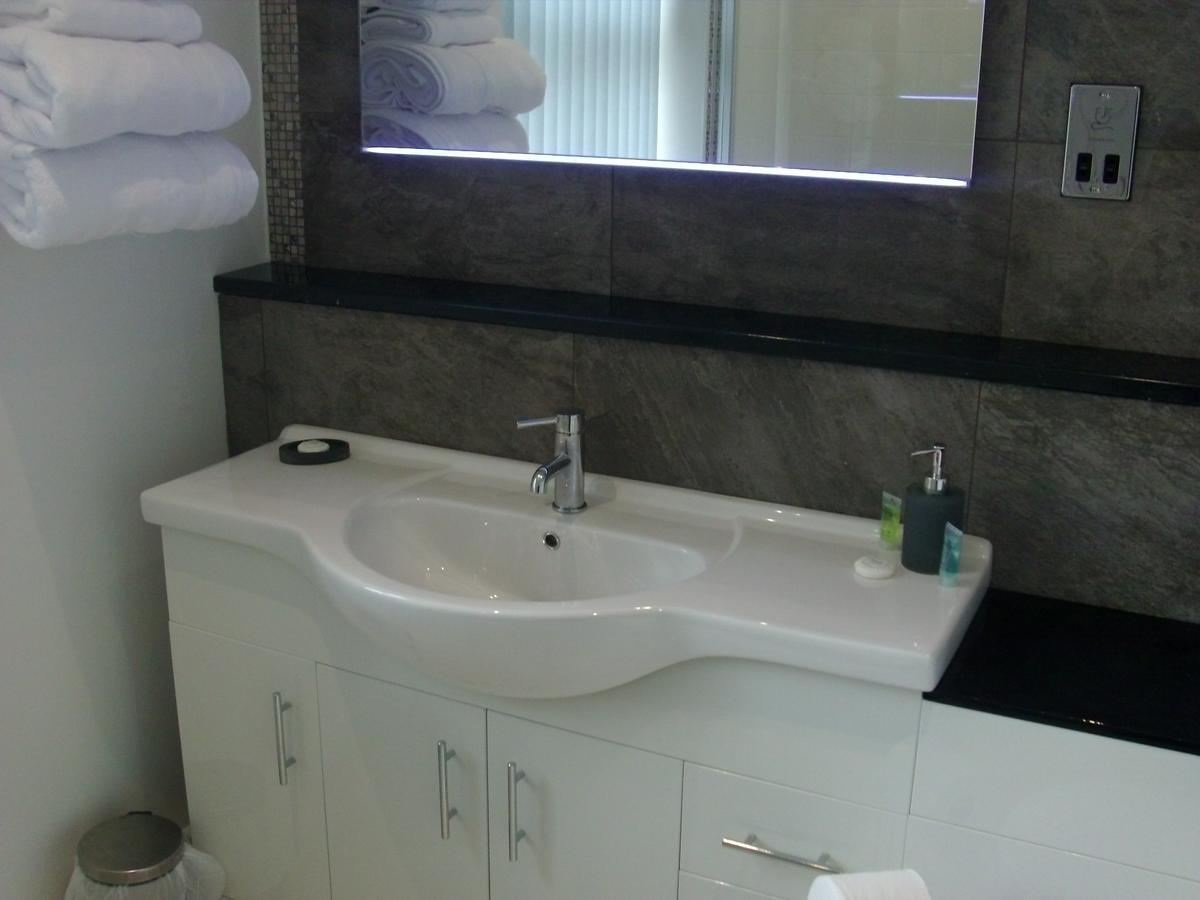 Lockinbar Holiday Apartments Тенби Экстерьер фото