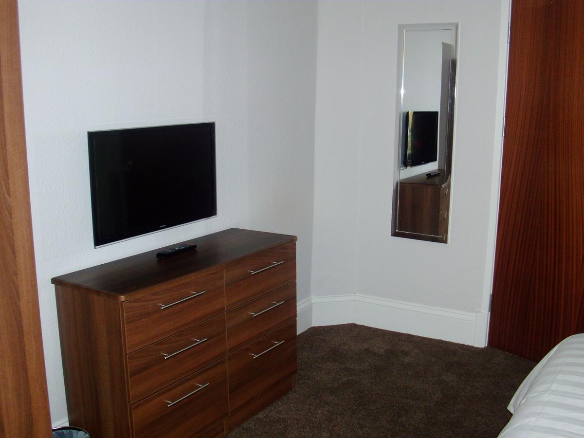 Lockinbar Holiday Apartments Тенби Экстерьер фото